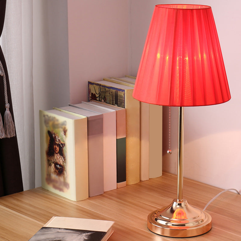 GlowCrest – Stijlvolle tafellamp met handige trekketting voor elke kamer