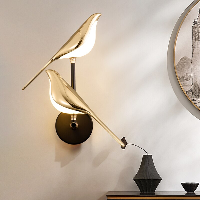 BirdLight - Stijlvolle vogelvormige wandlamp met gouden design