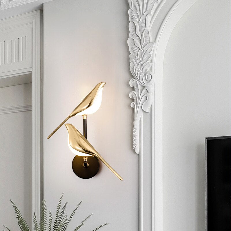 BirdLight - Stijlvolle vogelvormige wandlamp met gouden design