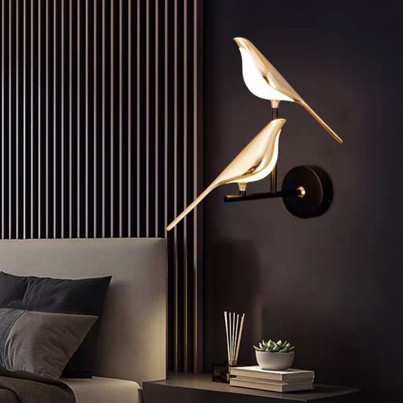 BirdLight - Stijlvolle vogelvormige wandlamp met gouden design