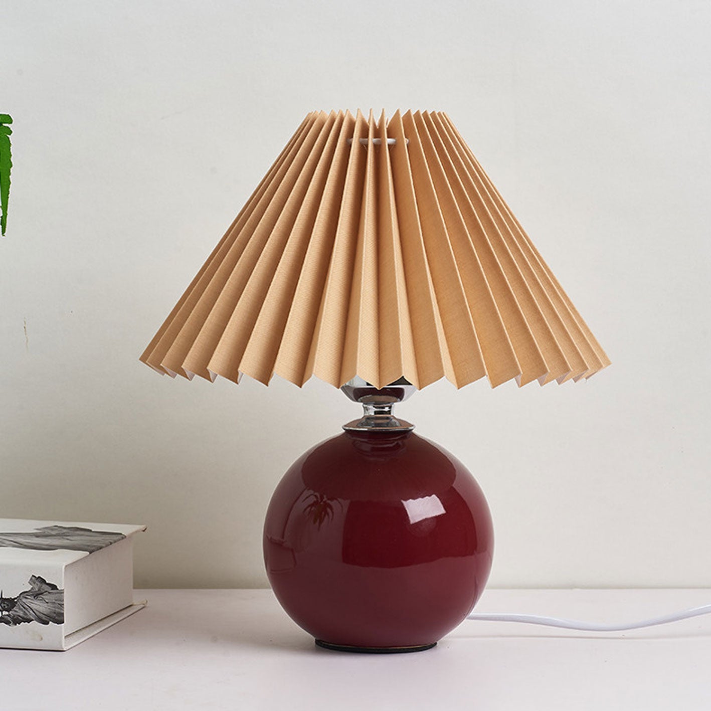 GlowNest - Decoratieve LED-tafellamp met zacht gloeiende geplooide kap en slanke voet