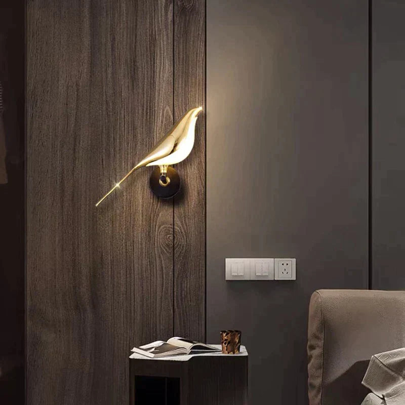 BirdLight - Stijlvolle vogelvormige wandlamp met gouden design