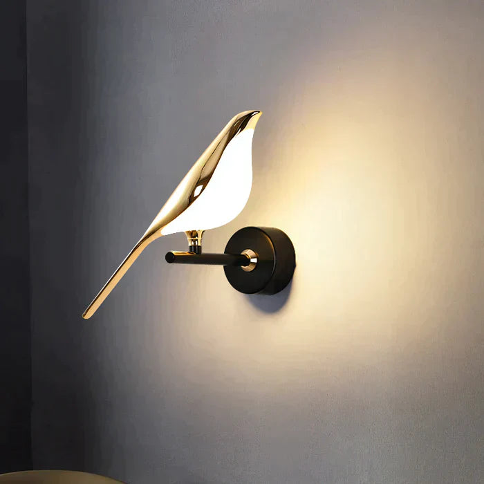 BirdLight - Stijlvolle vogelvormige wandlamp met gouden design